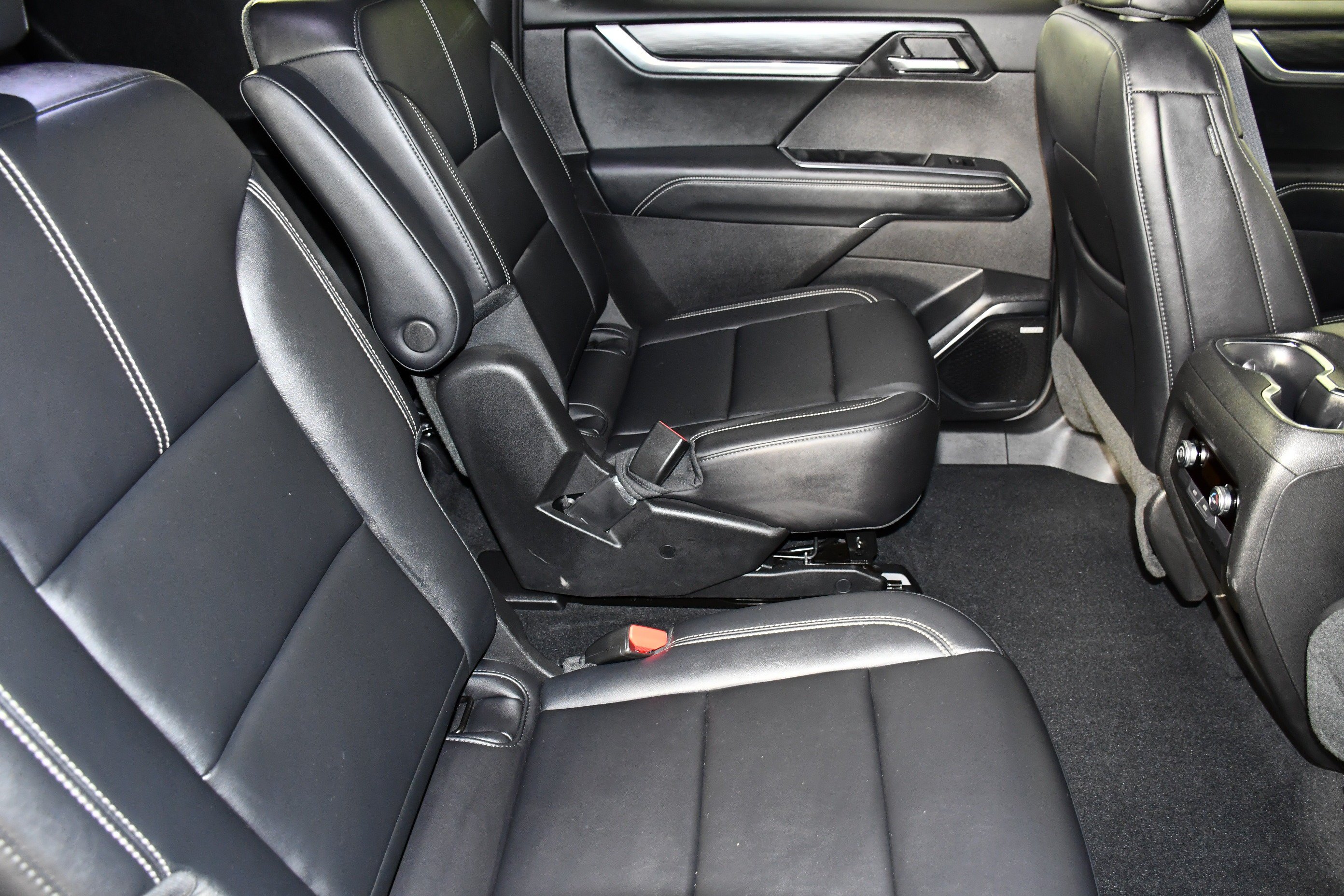 Used 2026 Ebony Twilight Metallic GMC AWD Elevation image 44