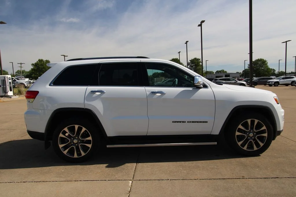 Used 2018 White Jeep Limited image 4