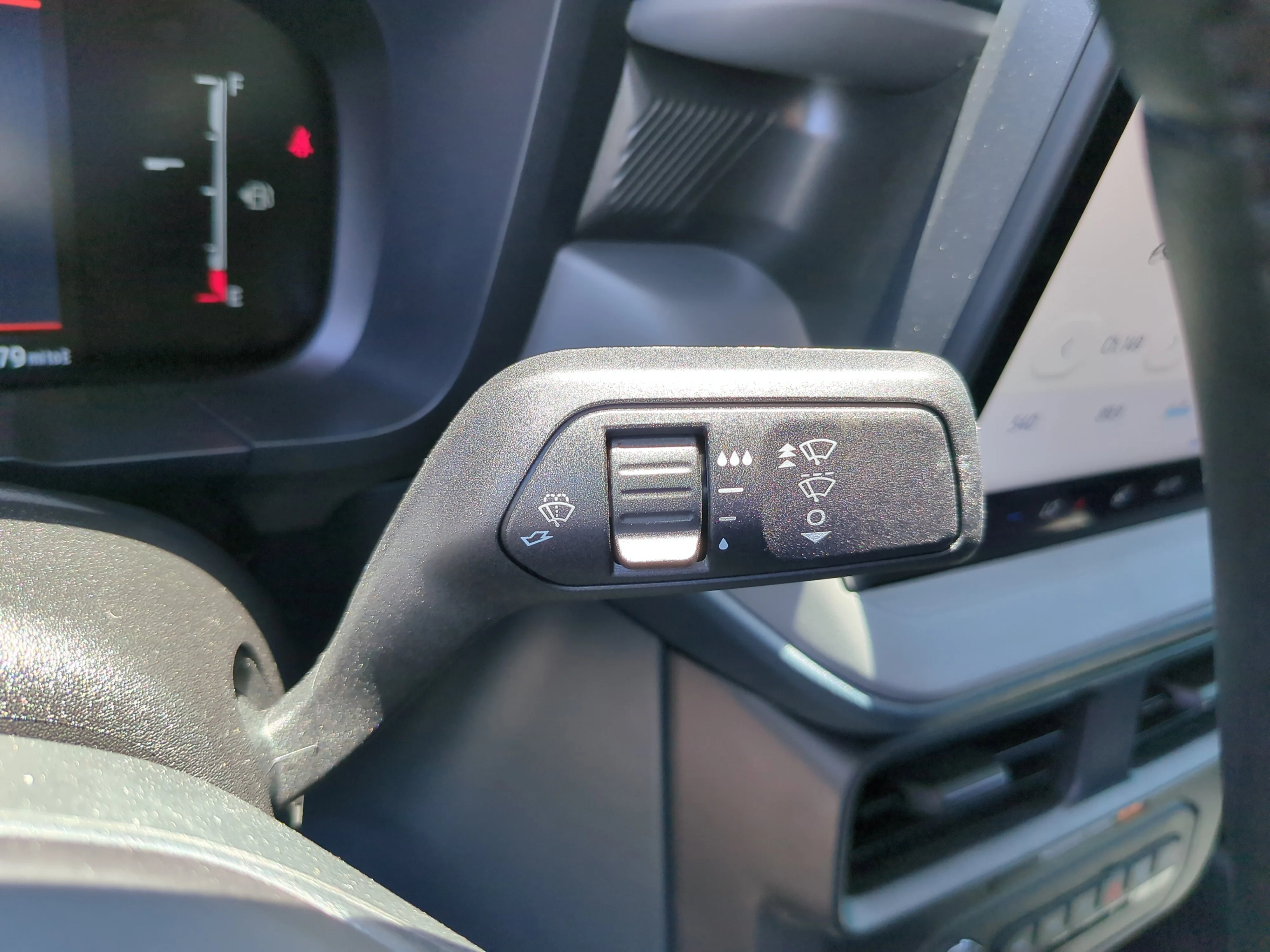 New 2025 Azure Gray Metallic Tri-Coat Ford XLT image 27