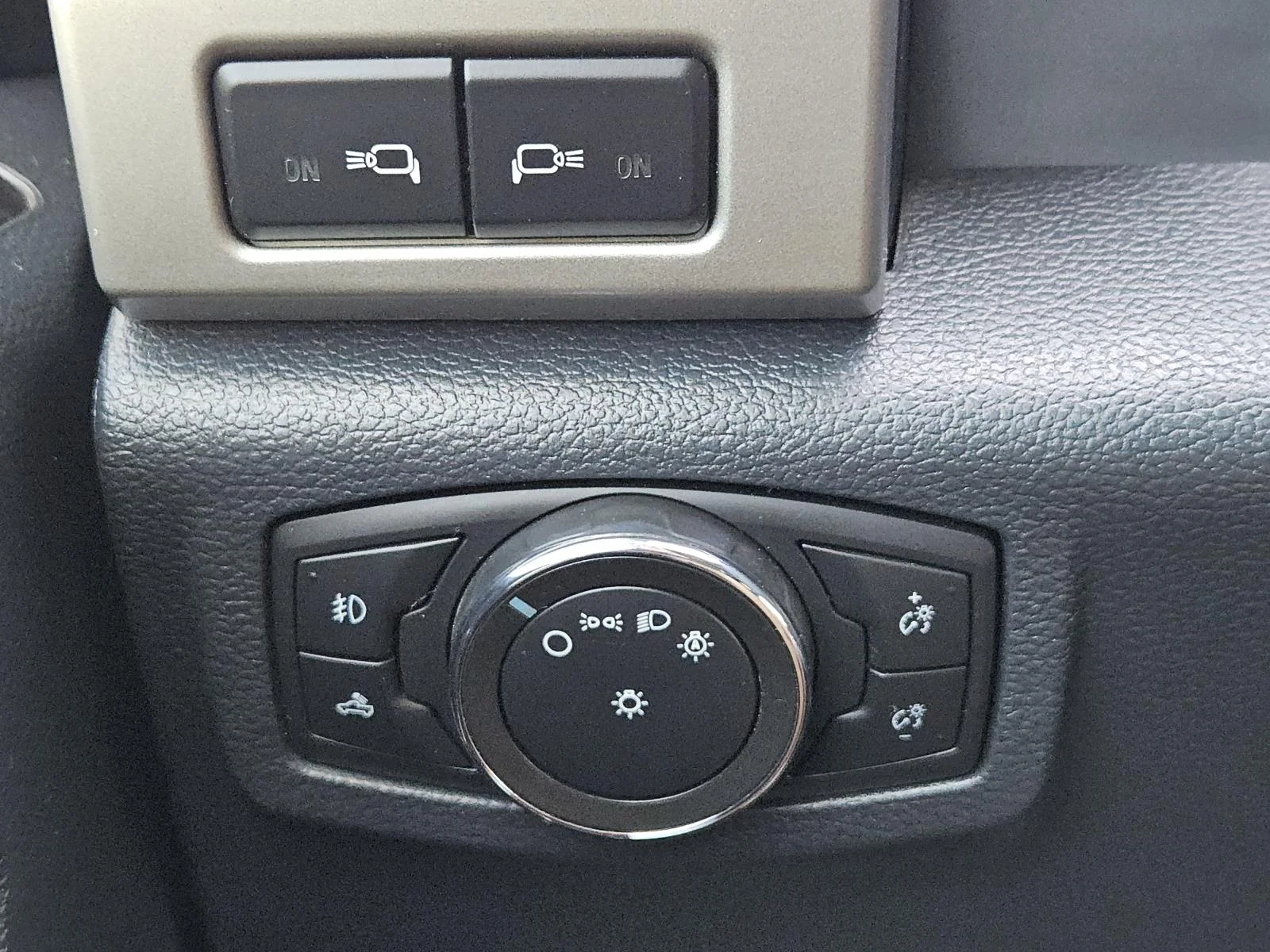 Used 2022 Oxford White Ford LARIAT 4WD Crew Cab 8