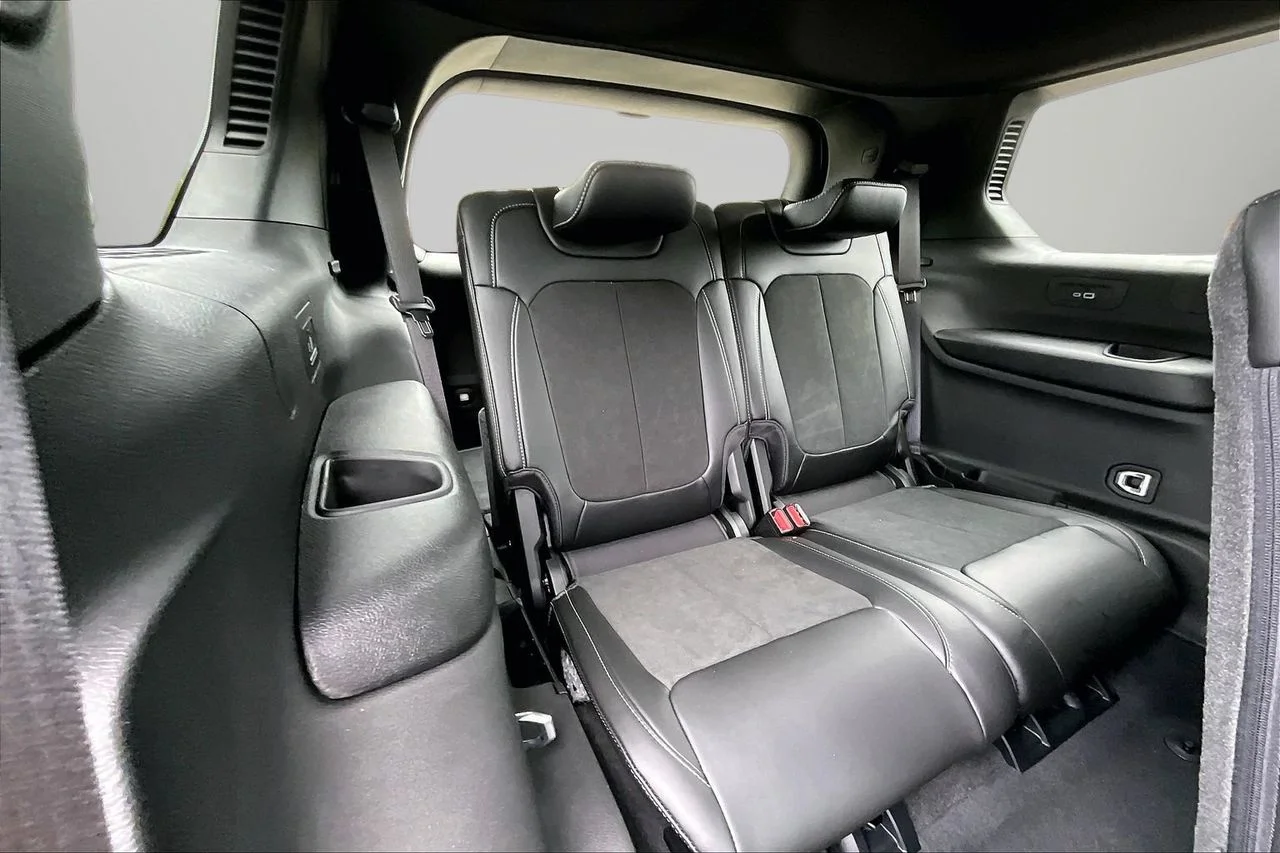 New 2026 Silver Zynith Exterior Paint Jeep Altitude image 21