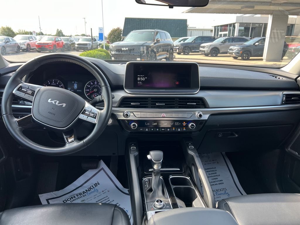 Used 2022 Black Kia S image 15