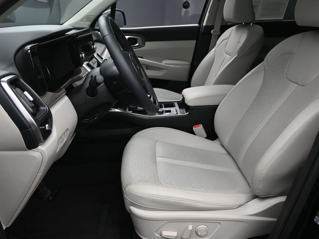 Used 2023 Black Kia X-Line EX image 19