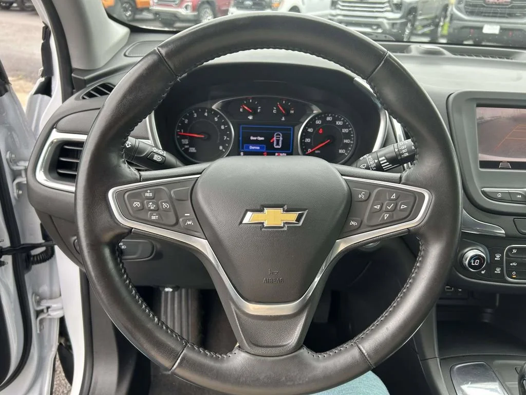 Used 2022 Iridescent Pearl Tricoat Chevrolet LT image 27