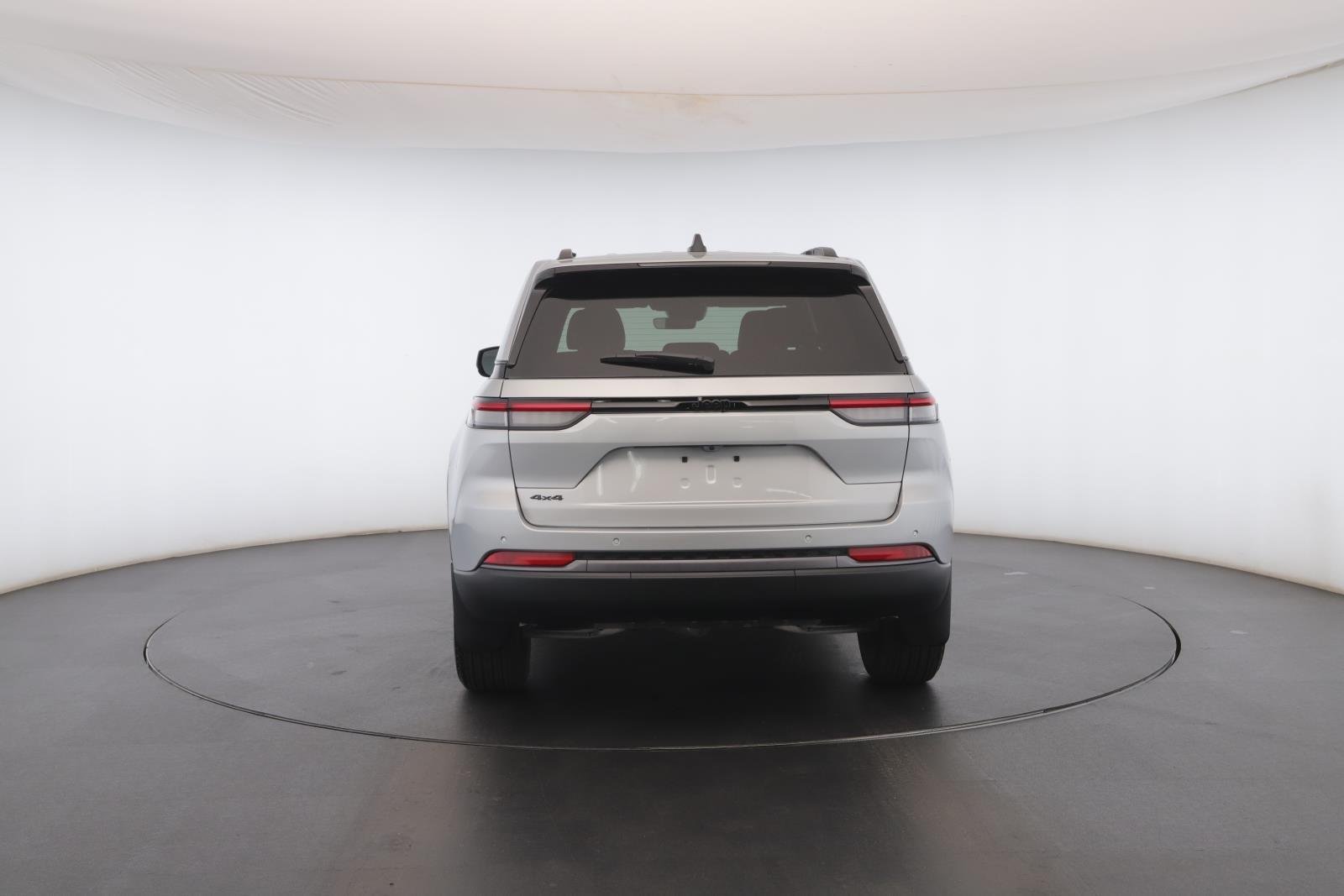 New 2026 Silver Zynith Exterior Paint Jeep Laredo Altitude 4x4 image 21