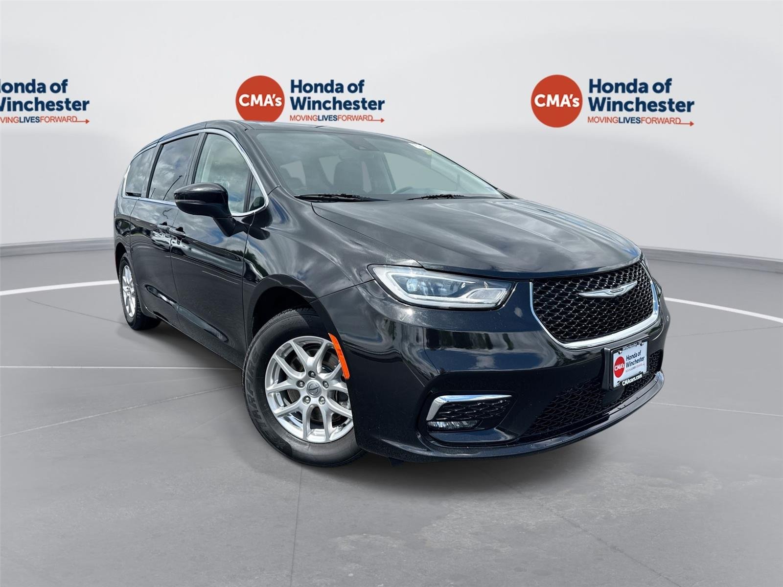 2023 Chrysler Pacifica Touring L's photo