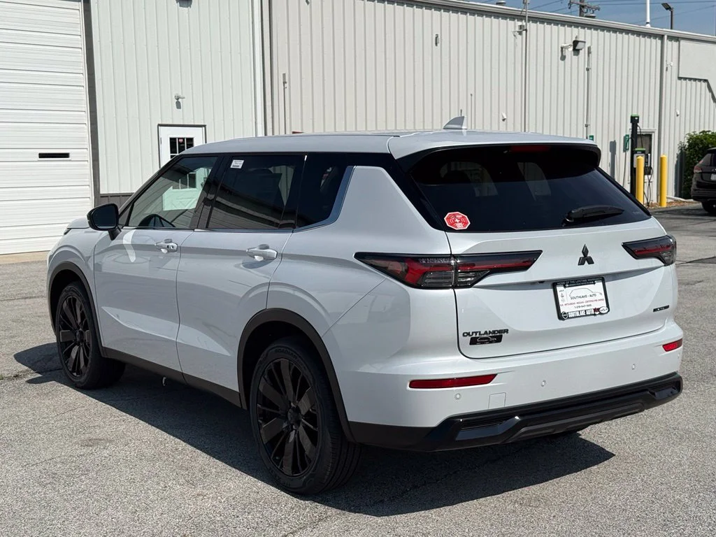 New 2026 White Mitsubishi LE 1.5T S-AWC image 5