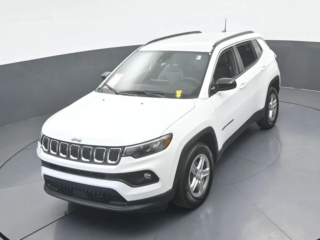 Used 2023 Bright White Clearcoat Jeep Latitude image 42