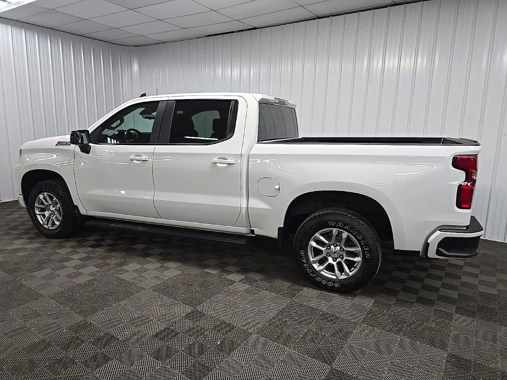 Used 2022 White Chevrolet RST image 4
