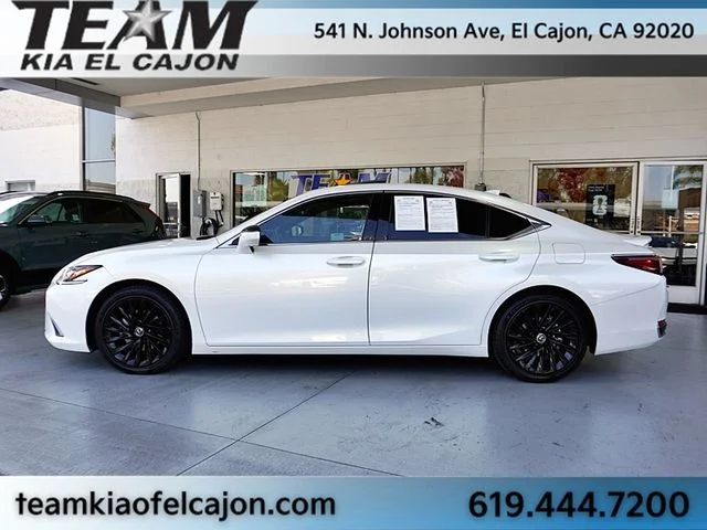 Used 2024 White Lexus 300h Ultra Luxury image 6