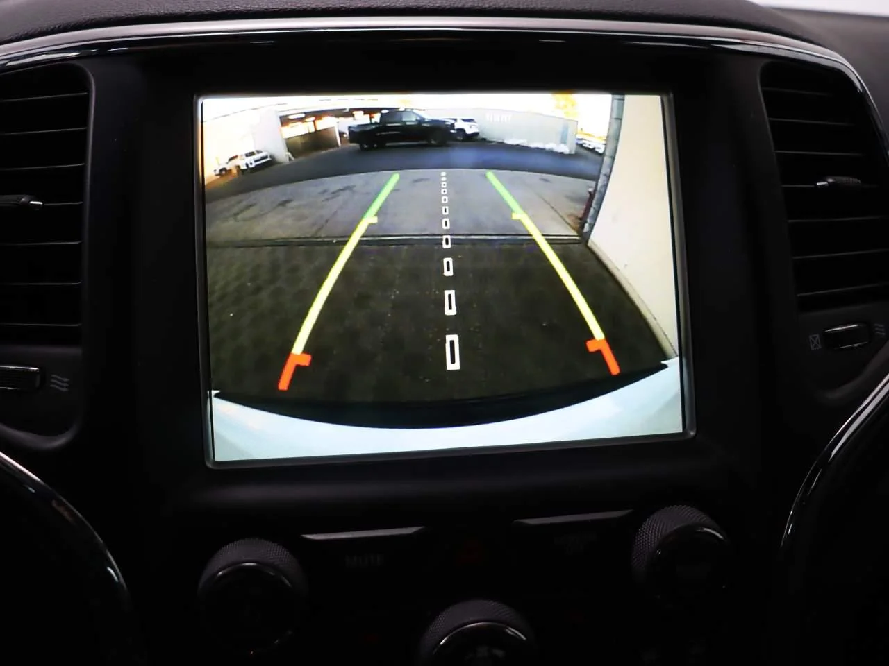 2018 Jeep Grand Cherokee Altitude - Photo 14