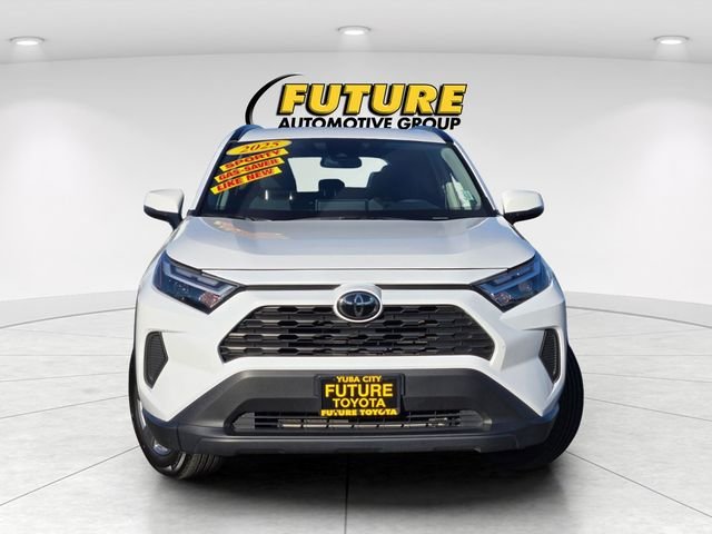 Used 2025 White Toyota XLE image 2