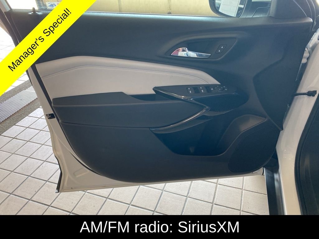 Used 2025 White Chevrolet LT image 9