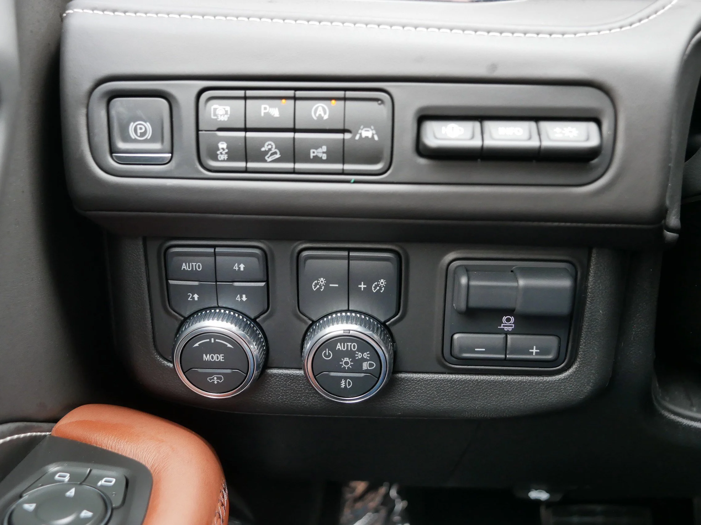 Used 2024 Onyx Black GMC Denali Ultimate image 26