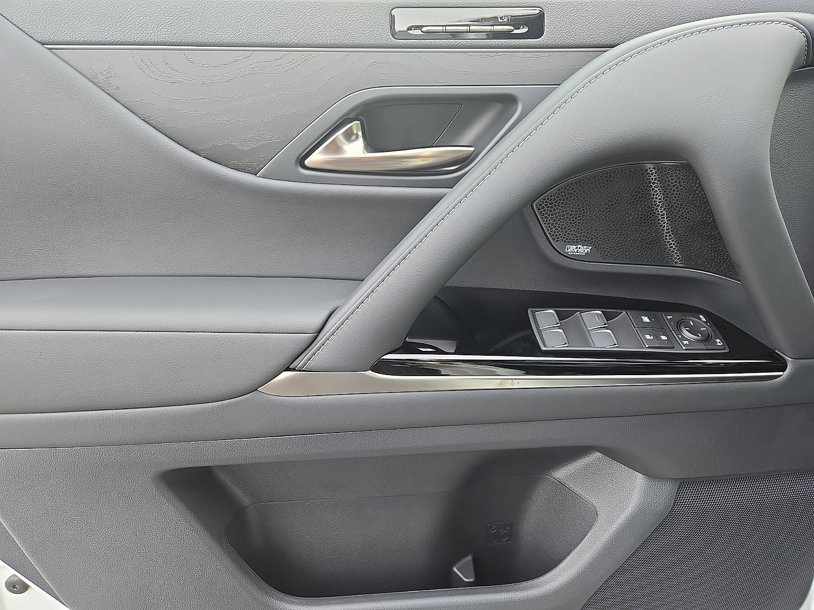 2025 Lexus LX 600 Luxury - Photo 8