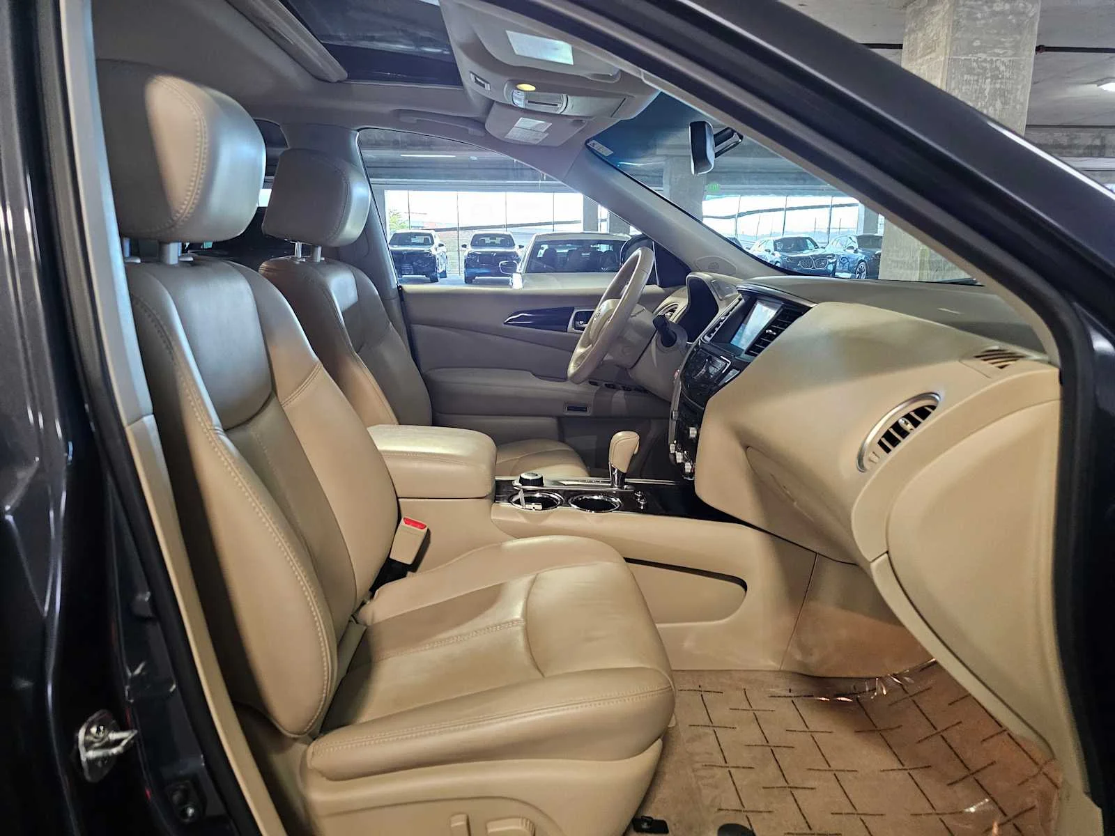 Used 2014 Dark Slate Nissan Platinum image 25