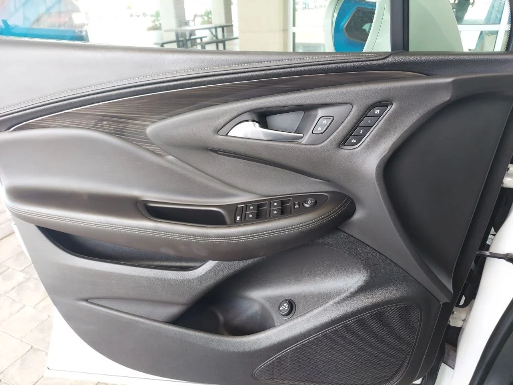 Used 2019 White Buick Essence image 15
