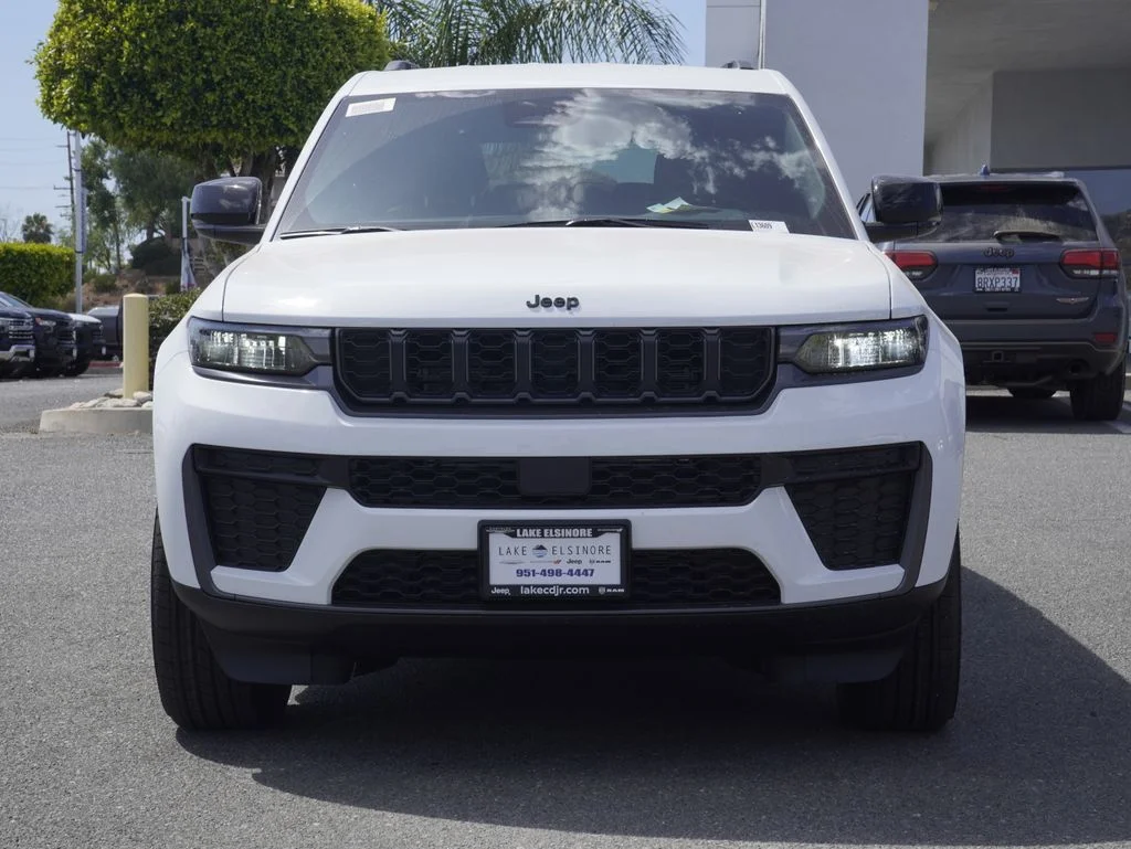New 2026 Bright White Clearcoat Jeep Altitude image 8