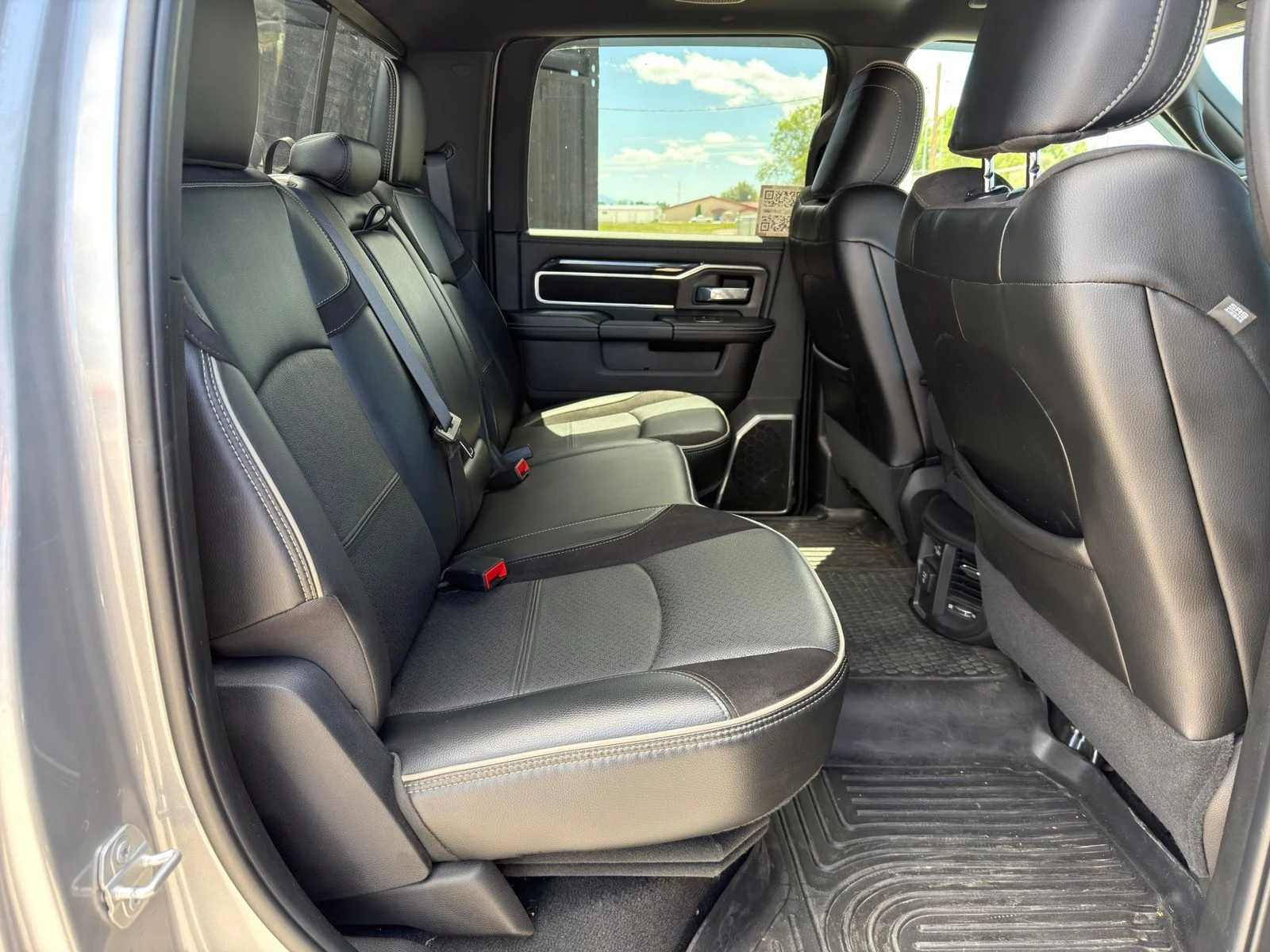 Used 2022 Silver Ram Laramie image 15