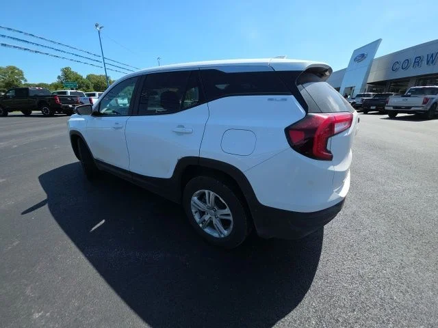 Used 2024 Summit White GMC SLE image 7