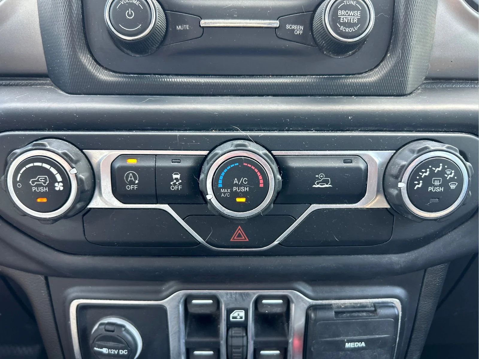 Used 2020 Bright White Clearcoat Jeep Sport image 31