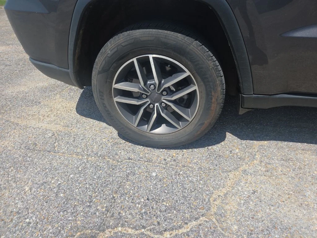 Used 2020 Gray Jeep Limited image 27