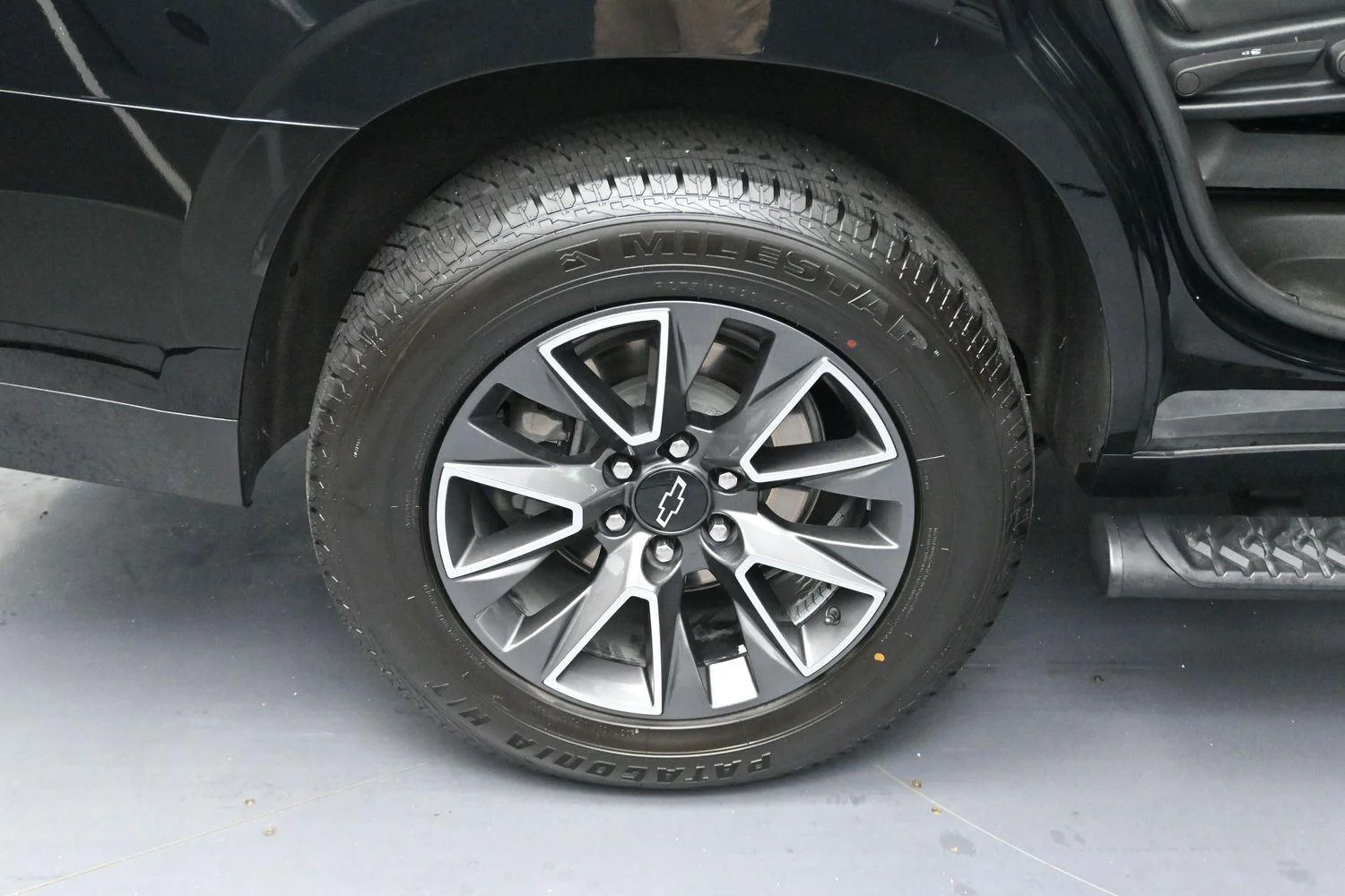 Used 2023 Black Chevrolet Z71 image 36