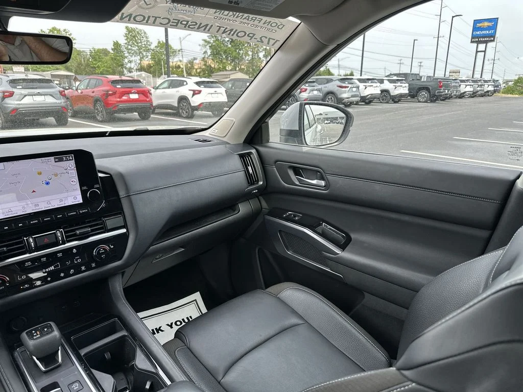 Used 2024 Silver Nissan SL image 11