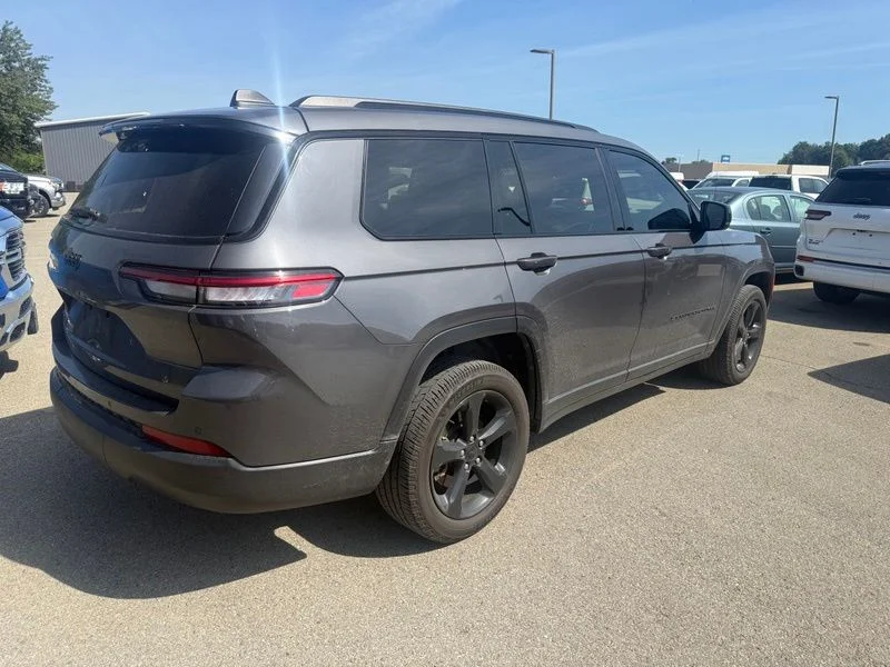 Used 2022 Gray Jeep Altitude image 16
