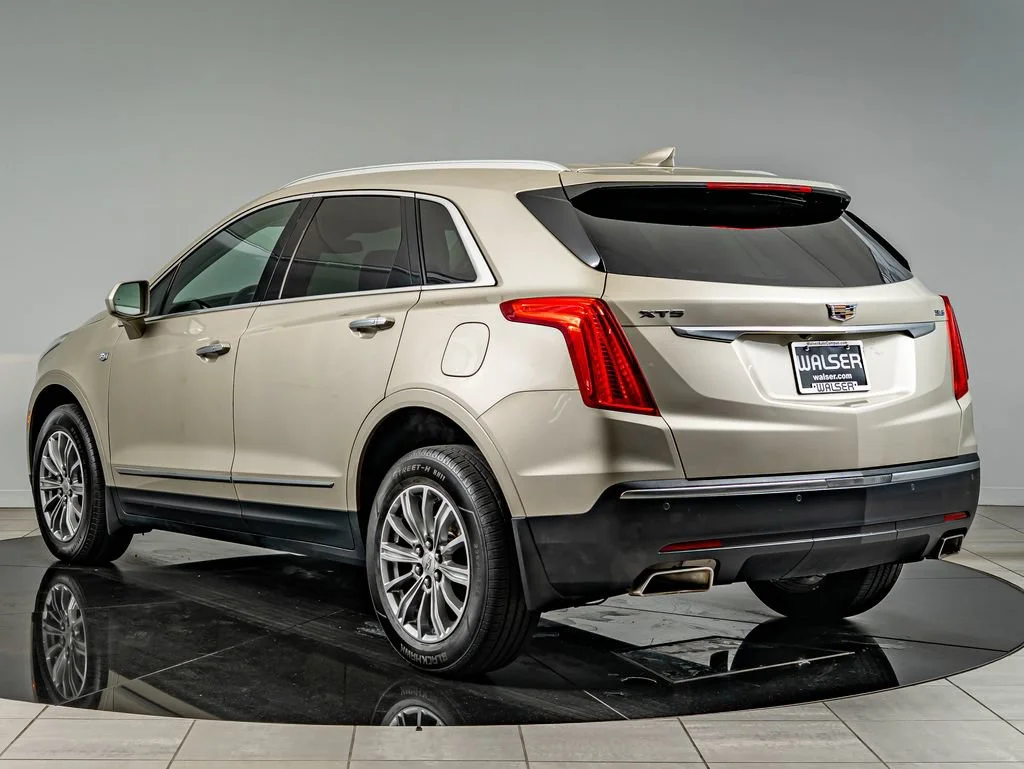 Used 2017 Silver Coast Metallic Cadillac Luxury image 7