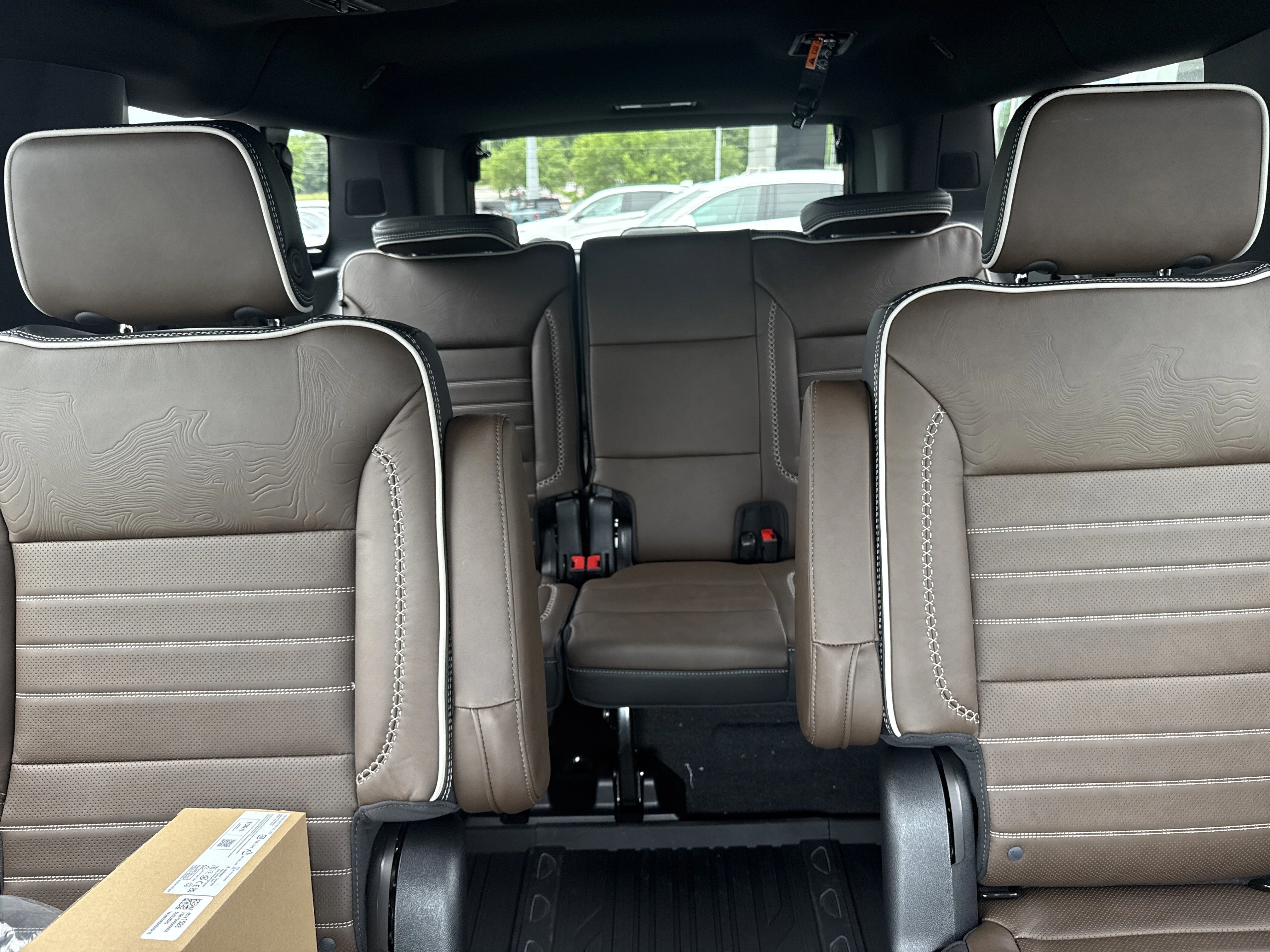 New 2026 Glacier White Tricoat GMC Denali Ultimate 4WD image 22