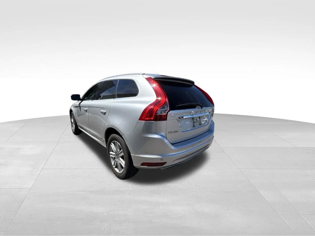 Used 2017 Silver Volvo T5 Inscription image 3
