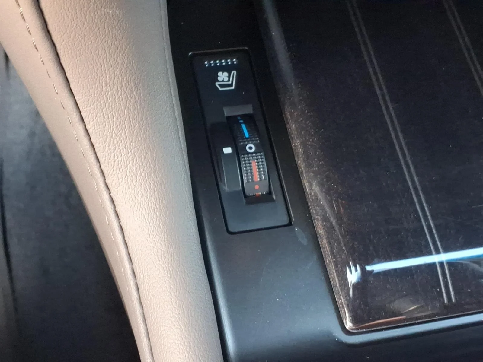 Certified Used 2023 Atomic Silver Lexus Base image 7