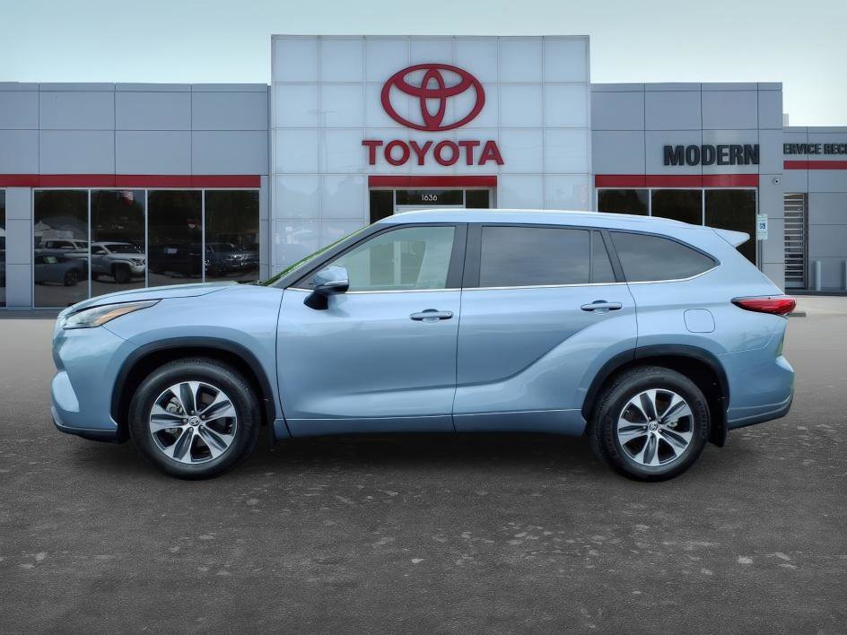 Used 2023 Moon Dust Toyota XLE image 2