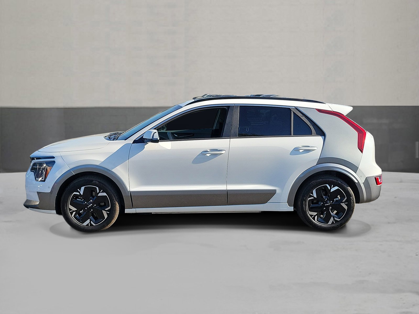 Used 2024 Kia Niro Wave with VIN KNDCT3L18R5091366 for sale in Cerritos, CA