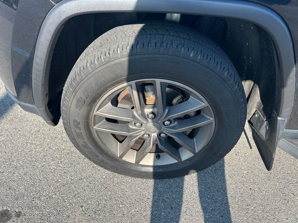 Used 2016 Black Jeep Laredo image 10
