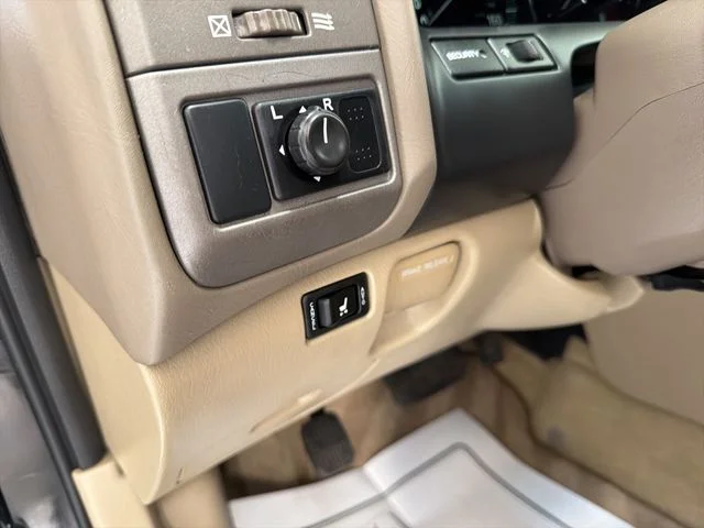 Used 2000 Black Obsidian INFINITI  image 13