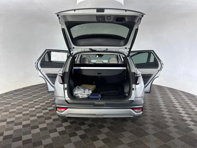 Used 2025 Silver Hyundai SEL Convenience image 20
