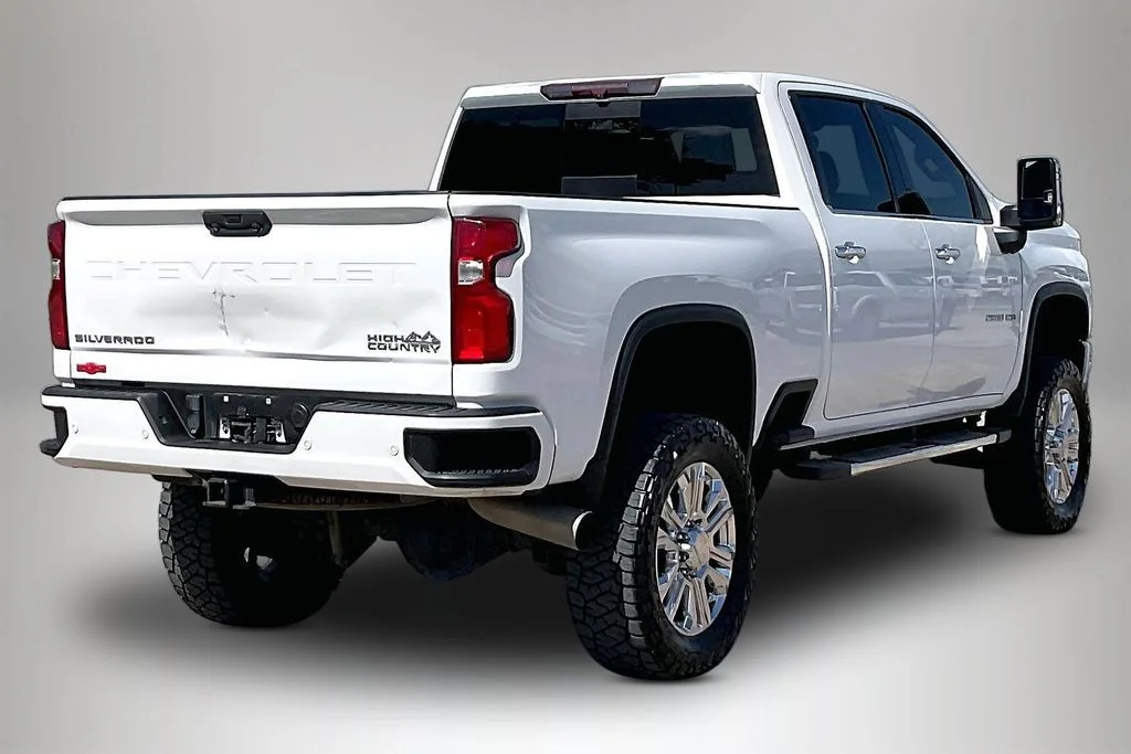 Used 2023 White Chevrolet High Country image 5