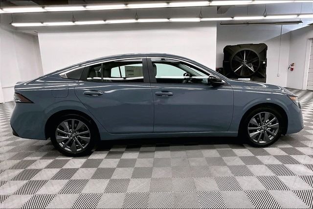 New 2026 Atlantic Gray Metallic Nissan SL image 18