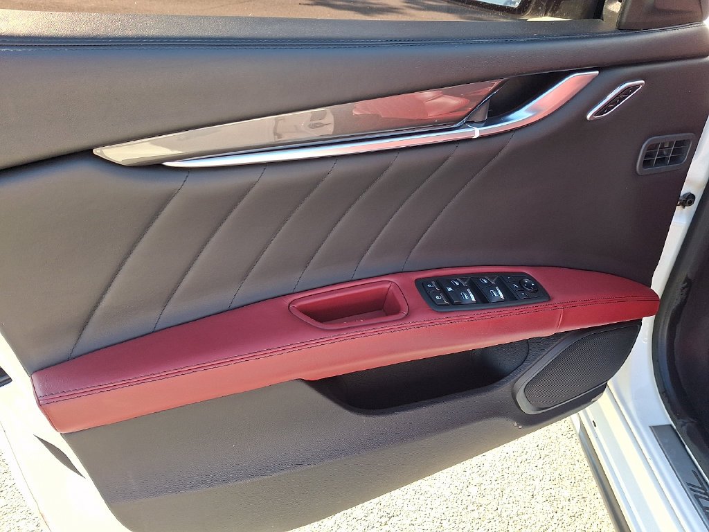 Used 2019 White Maserati S Q4 image 12