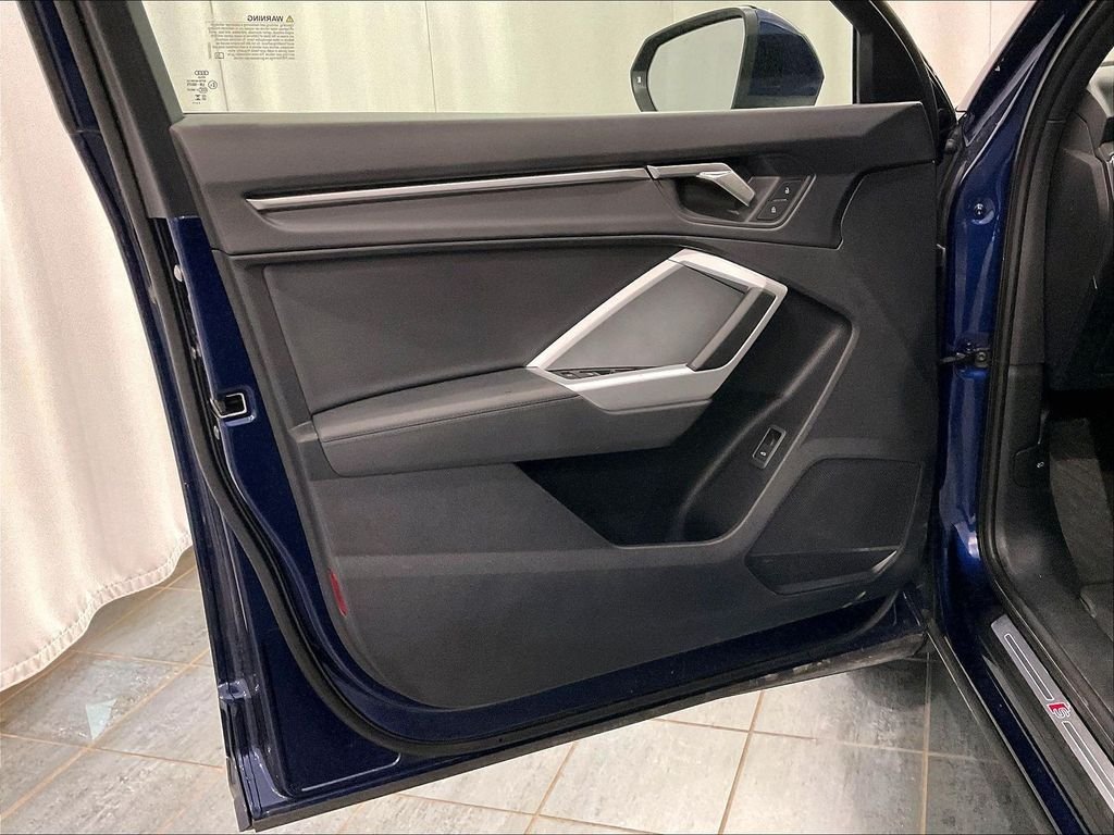 Used 2025 Navarra Blue Metallic Audi Premium image 9