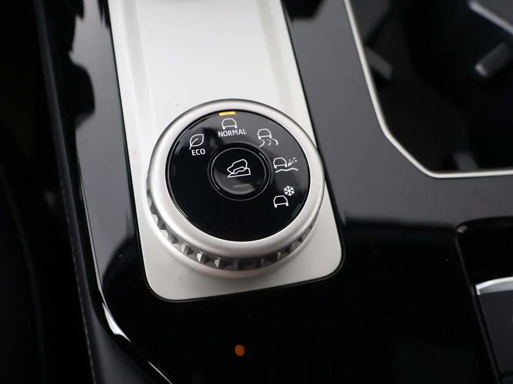 New 2026 White Mitsubishi LE image 51