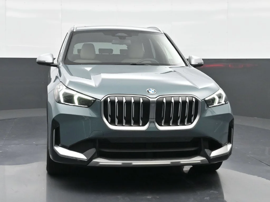 Certified Used 2023 Green BMW xDrive28i image 6