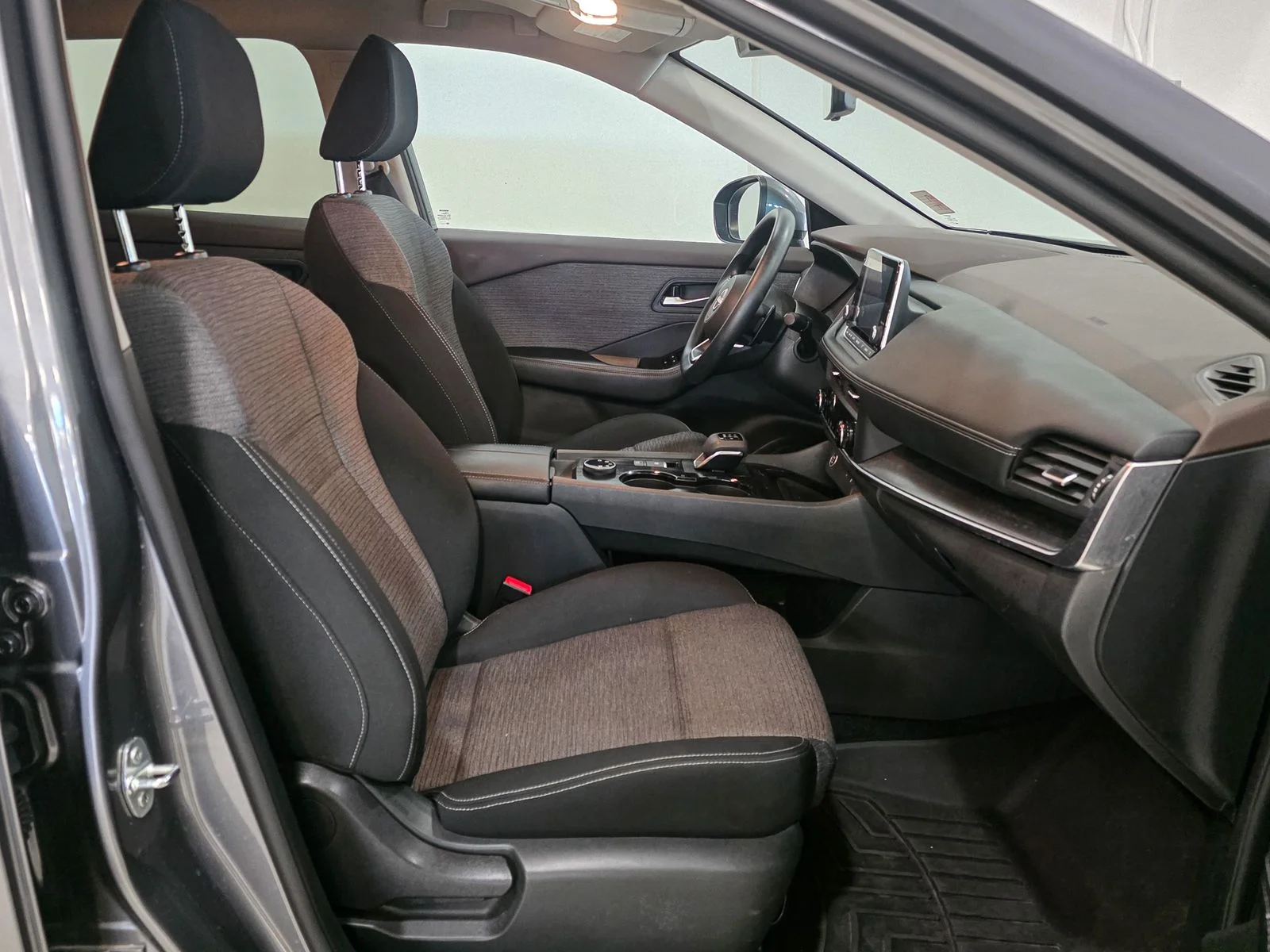 Used 2023 Gray Nissan SV image 21