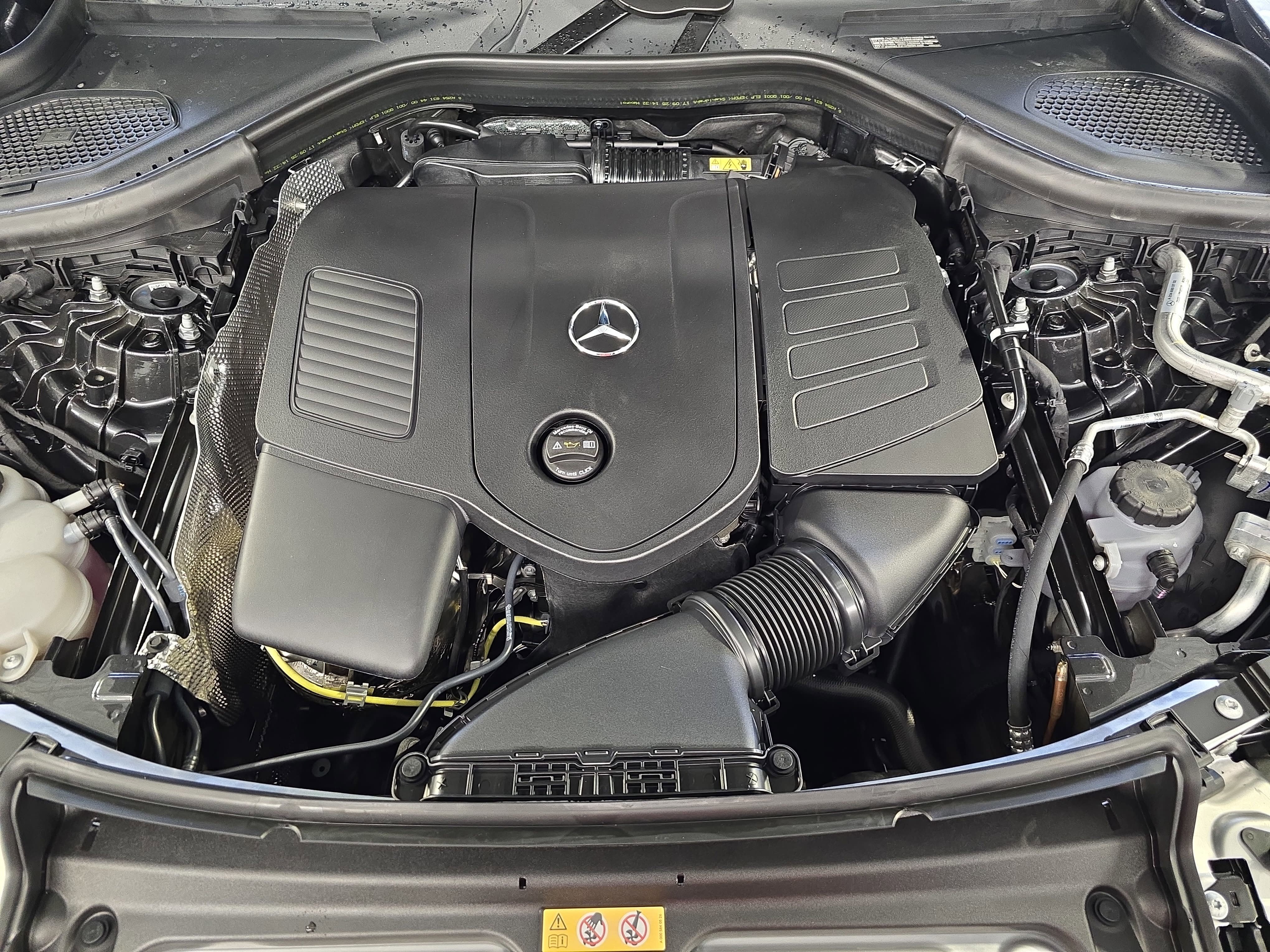 New 2026 Graphite Grey Metallic Mercedes-Benz GLC300 image 31