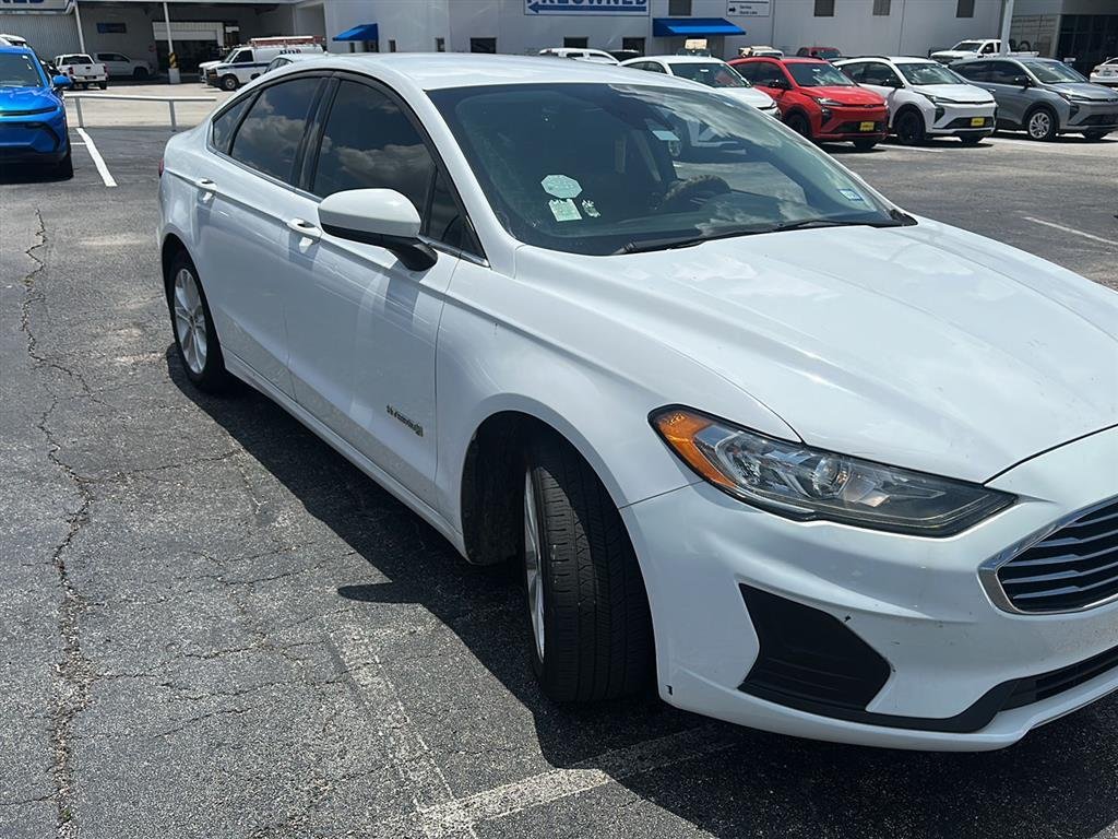 2019 Ford Fusion SE's photo