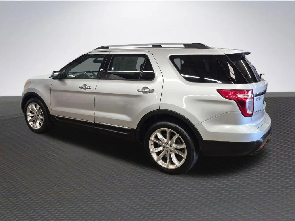 Used 2015 Ingot Silver Ford Limited image 5
