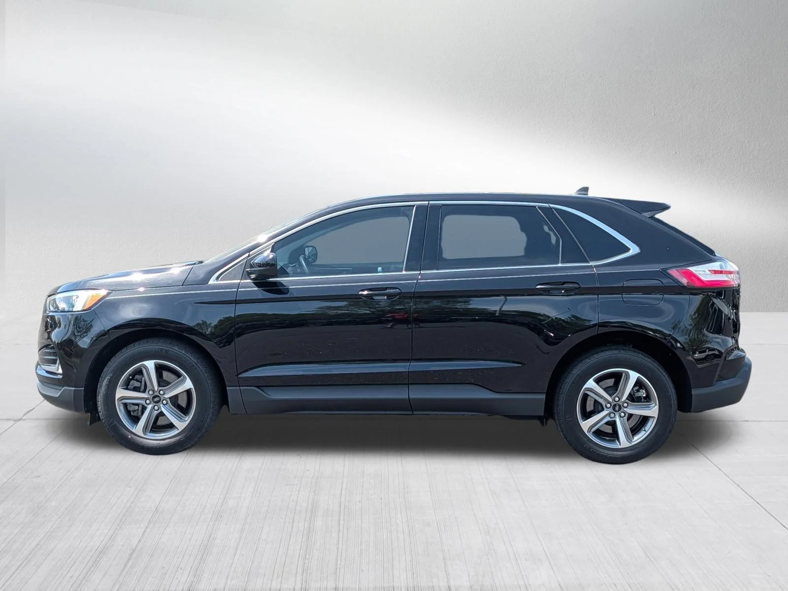 Used 2024 AGATE BLACK METAL Ford SEL image 4