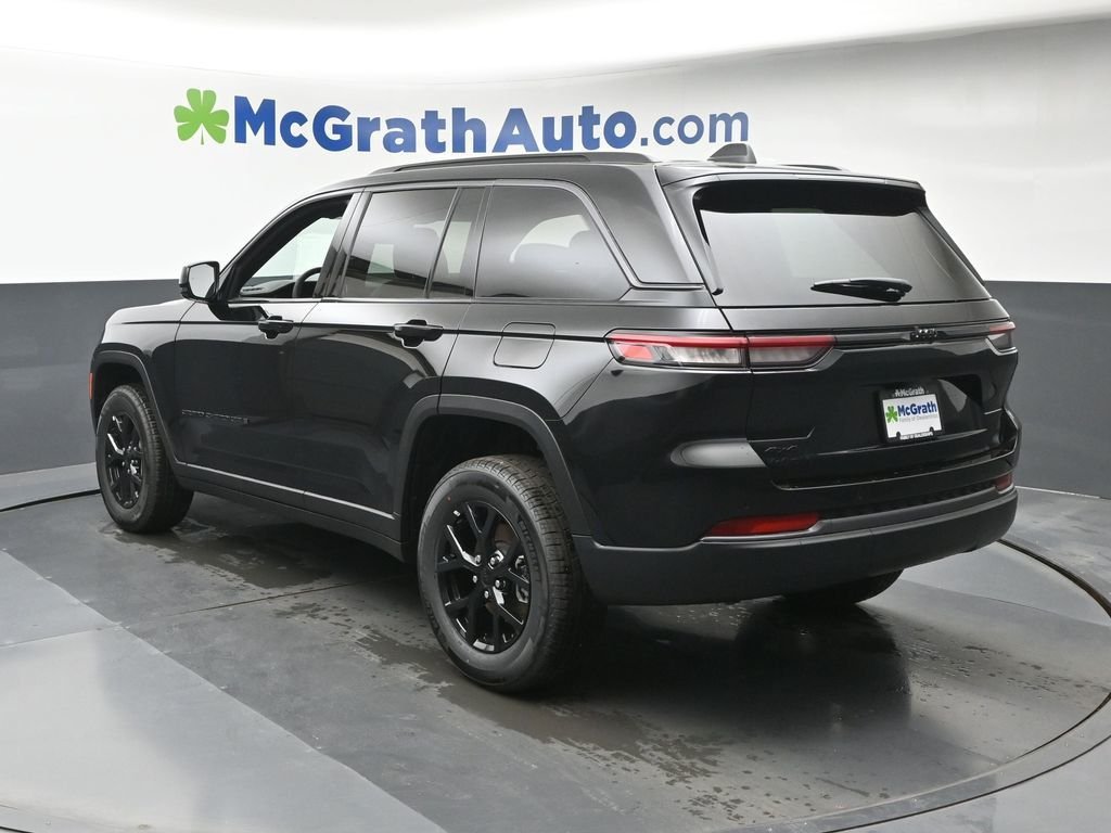 New 2026 Diamond Black Crystal Pearl-Coat Exterior Paint Jeep Altitude image 26